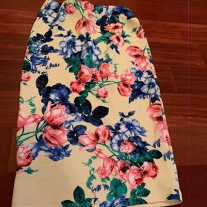 Flower fitted skirt